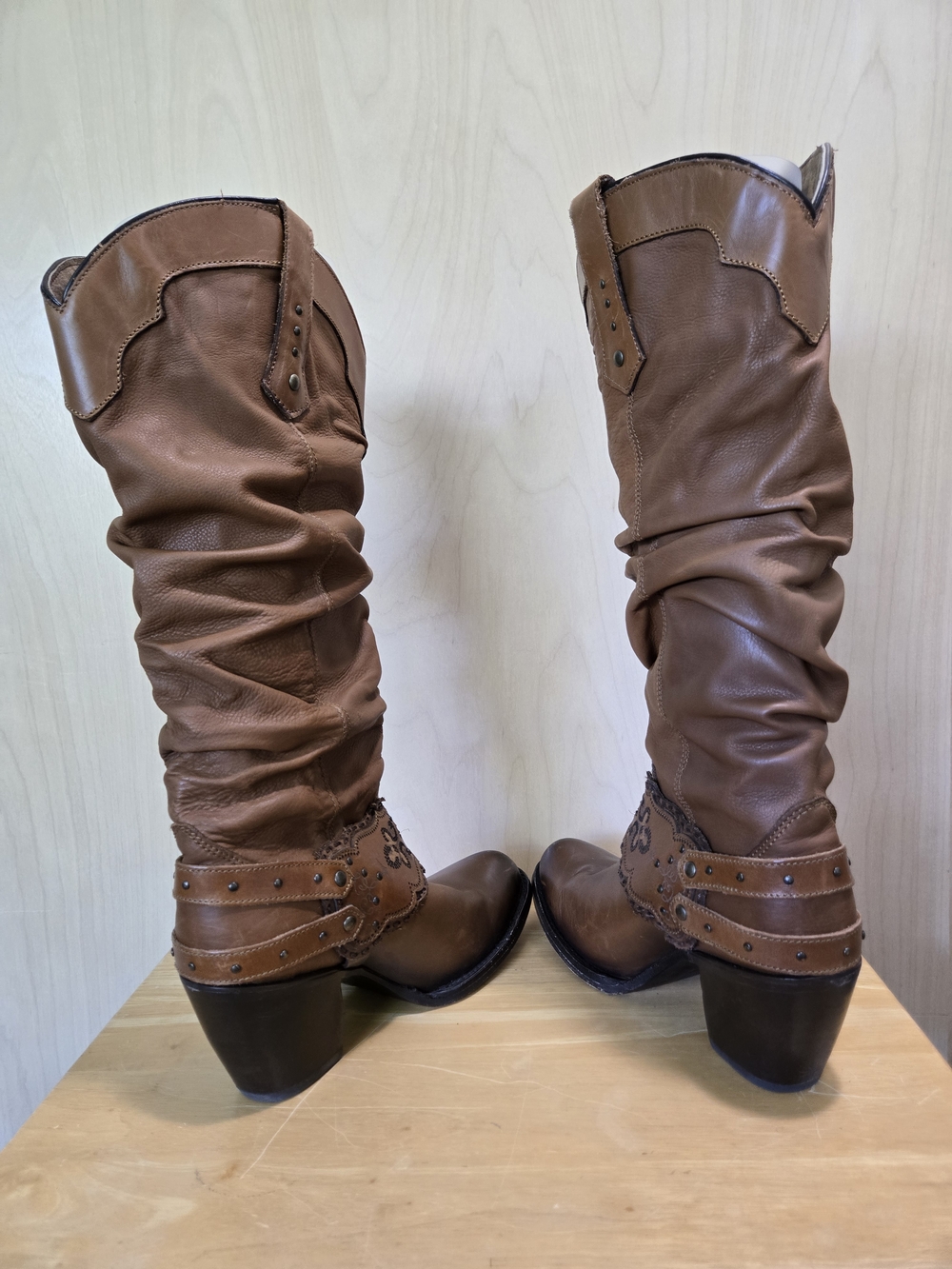 Cuadra Women's Brown Leather Western Knee-High Boots - Picture 5 of 13